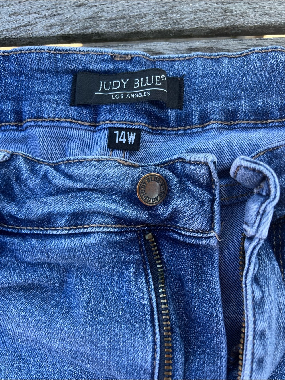 Judy Blue Relaxed Fit Blue Jeans (please note damage shown in 5th picture) - Picture 3 of 6